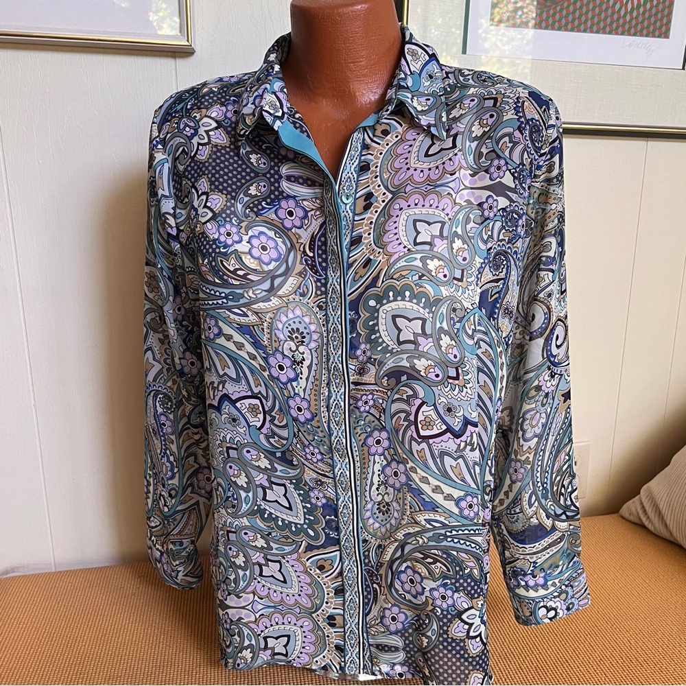 Chico’s semi sheer geometric paisley print blouse size 10 12 Chico’s 2 nice!! ❤️